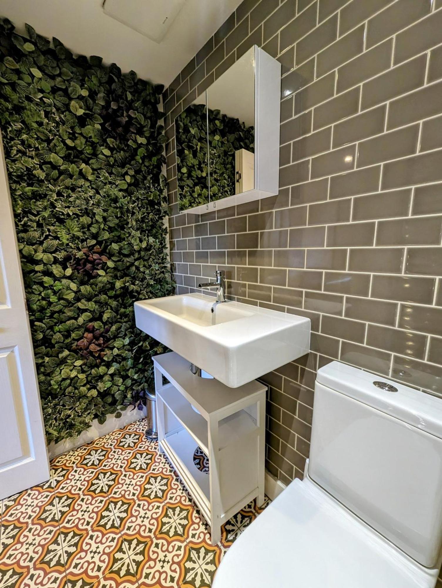 Modern Well Presented Apartment With Garden 런던 외부 사진