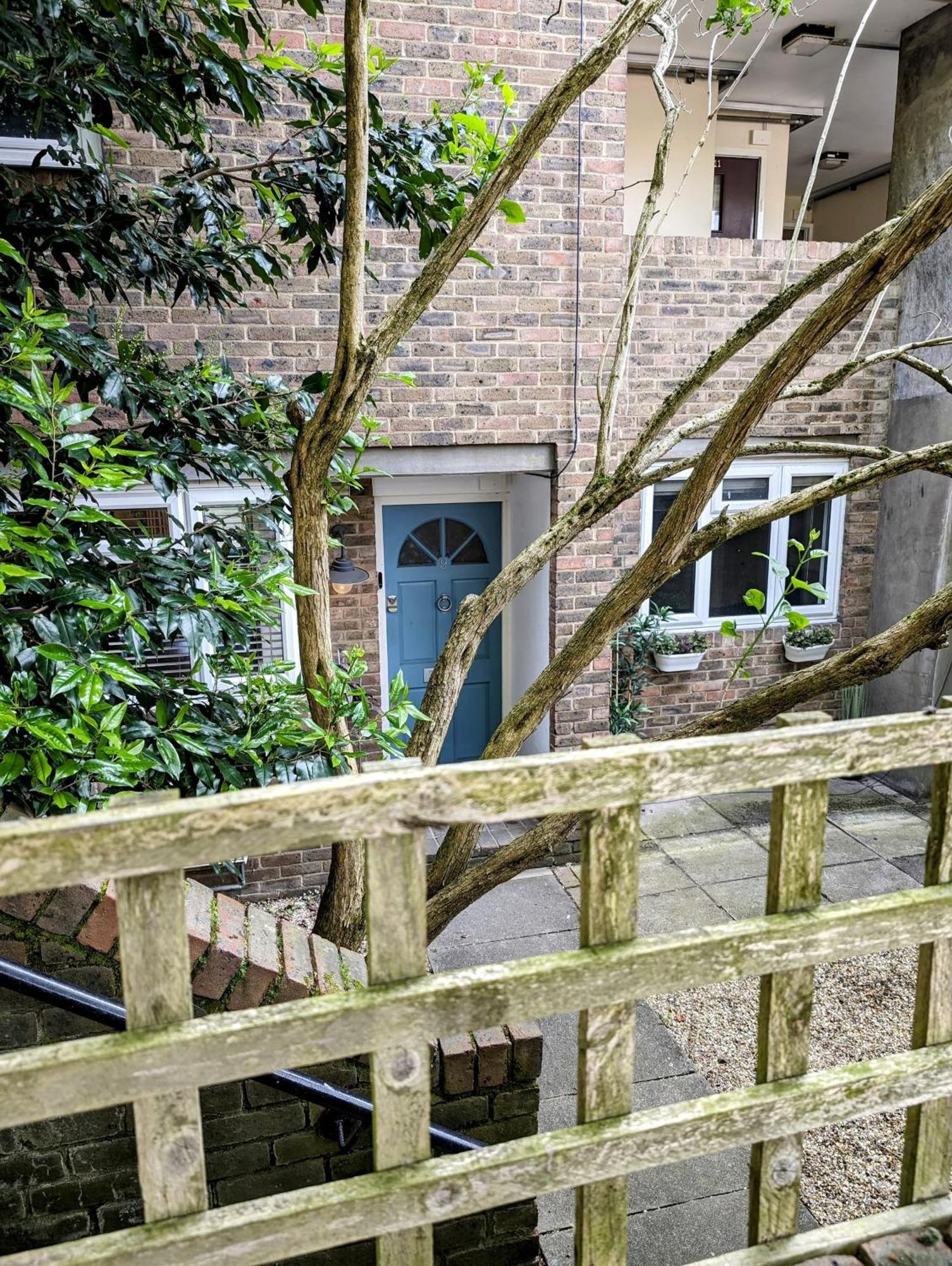 Modern Well Presented Apartment With Garden 런던 외부 사진