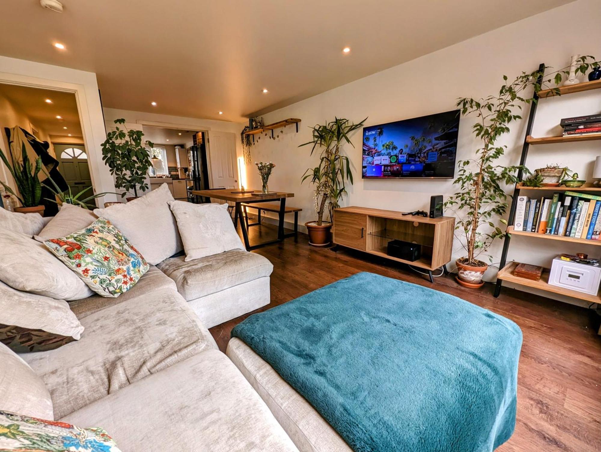 Modern Well Presented Apartment With Garden 런던 외부 사진